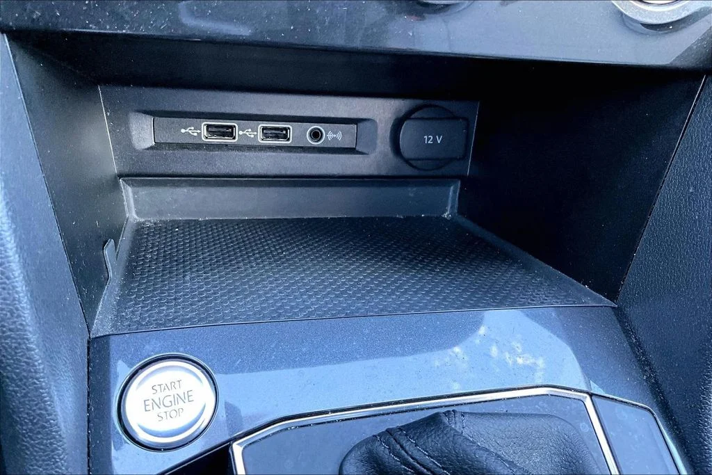 Used 2019 White Volkswagen 2.0T SE image 16