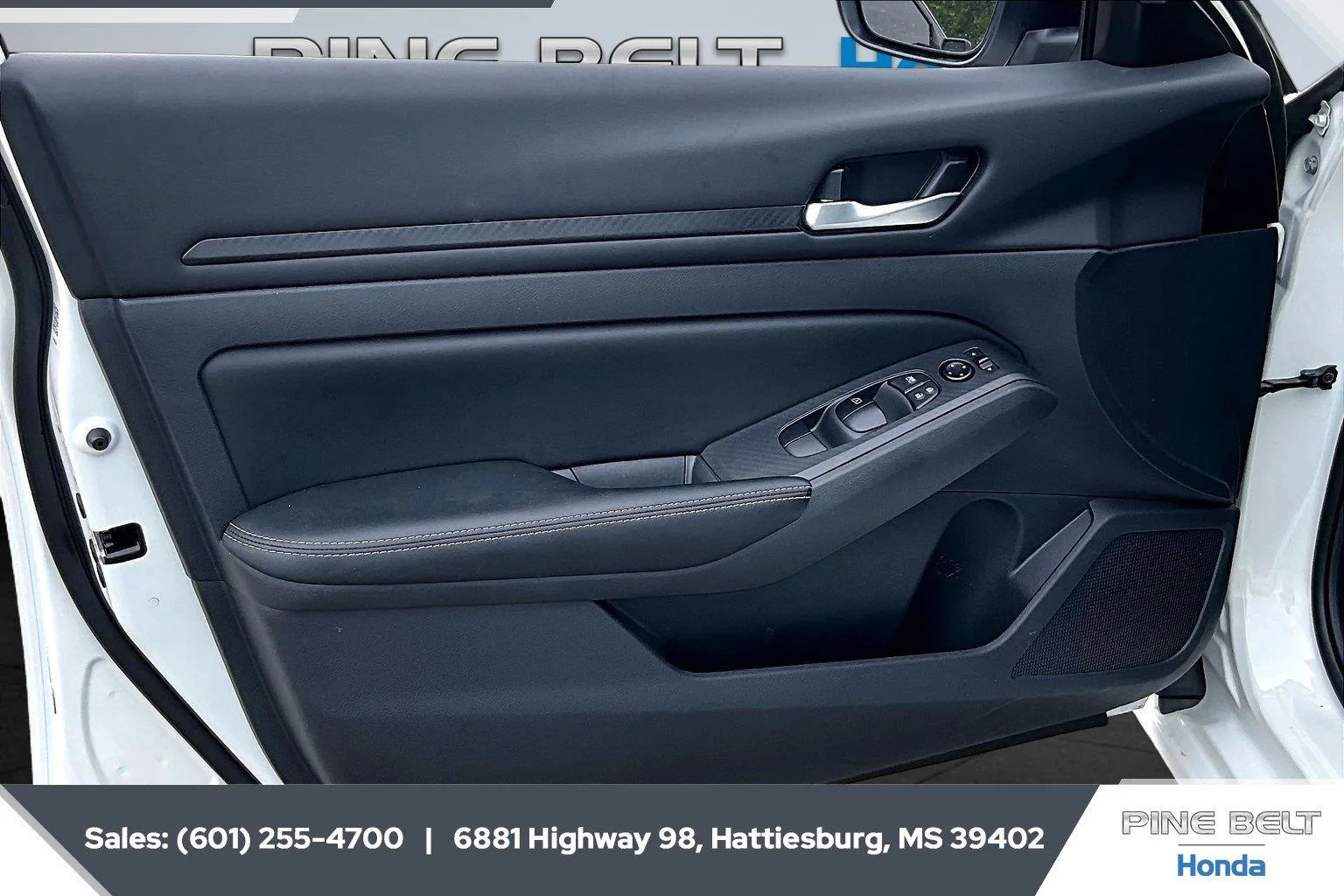 Used 2025 Glacier White Nissan SV image 17