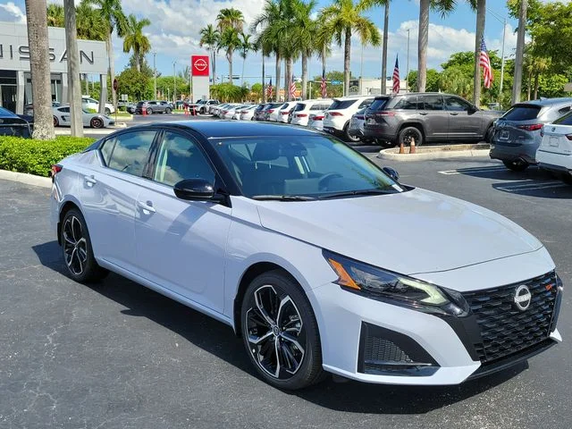 New 2026 Gray Sky Pearl / Super Black Two-tone Nissan SR image 3