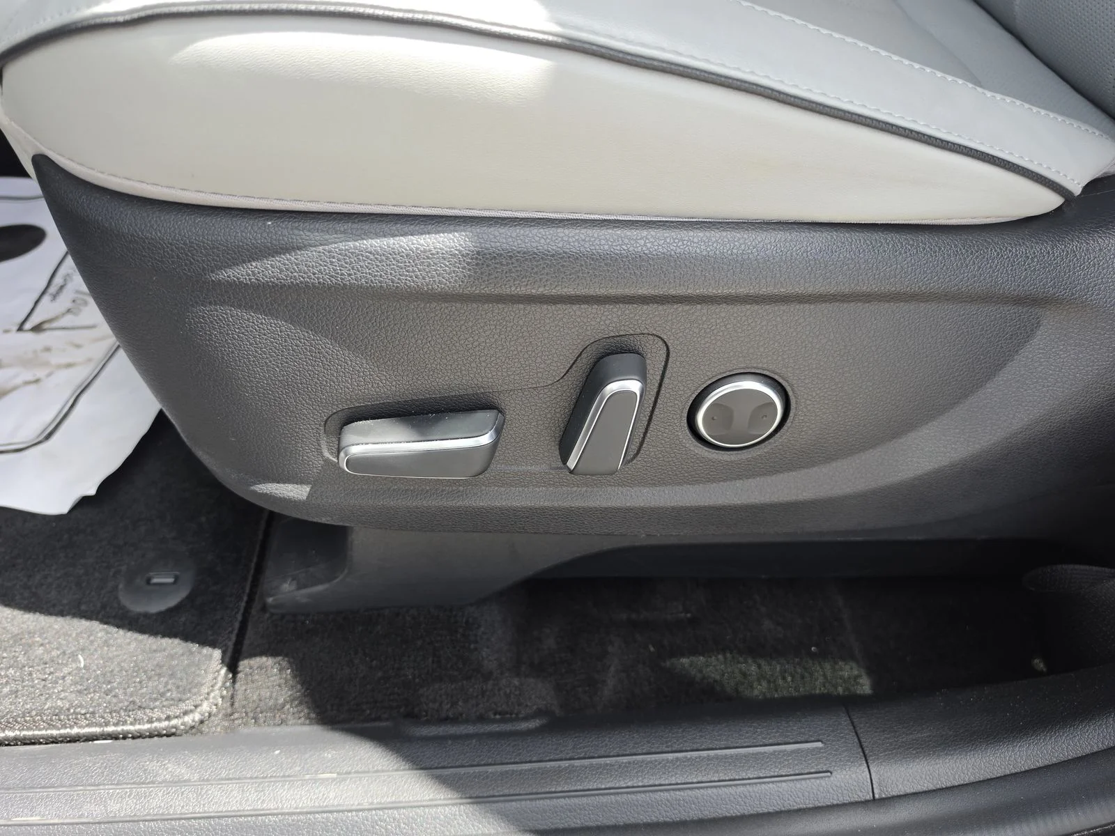 Used 2023 Black Hyundai SEL image 23