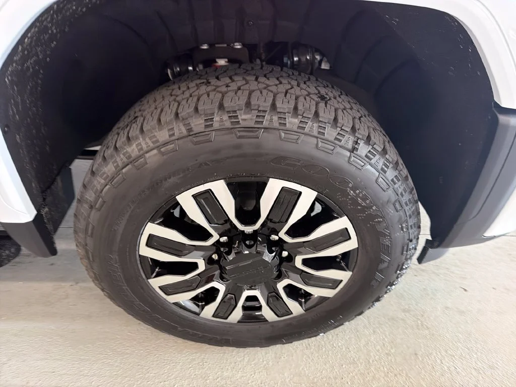 New 2026 Glacier White Tricoat GMC Denali Ultimate image 4
