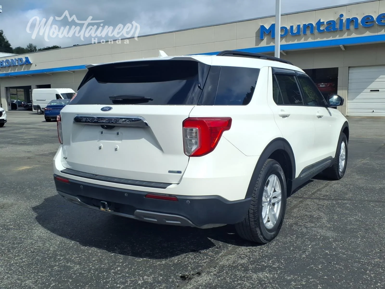 Used 2020 Star White Metallic Tri-Coat Ford XLT image 4