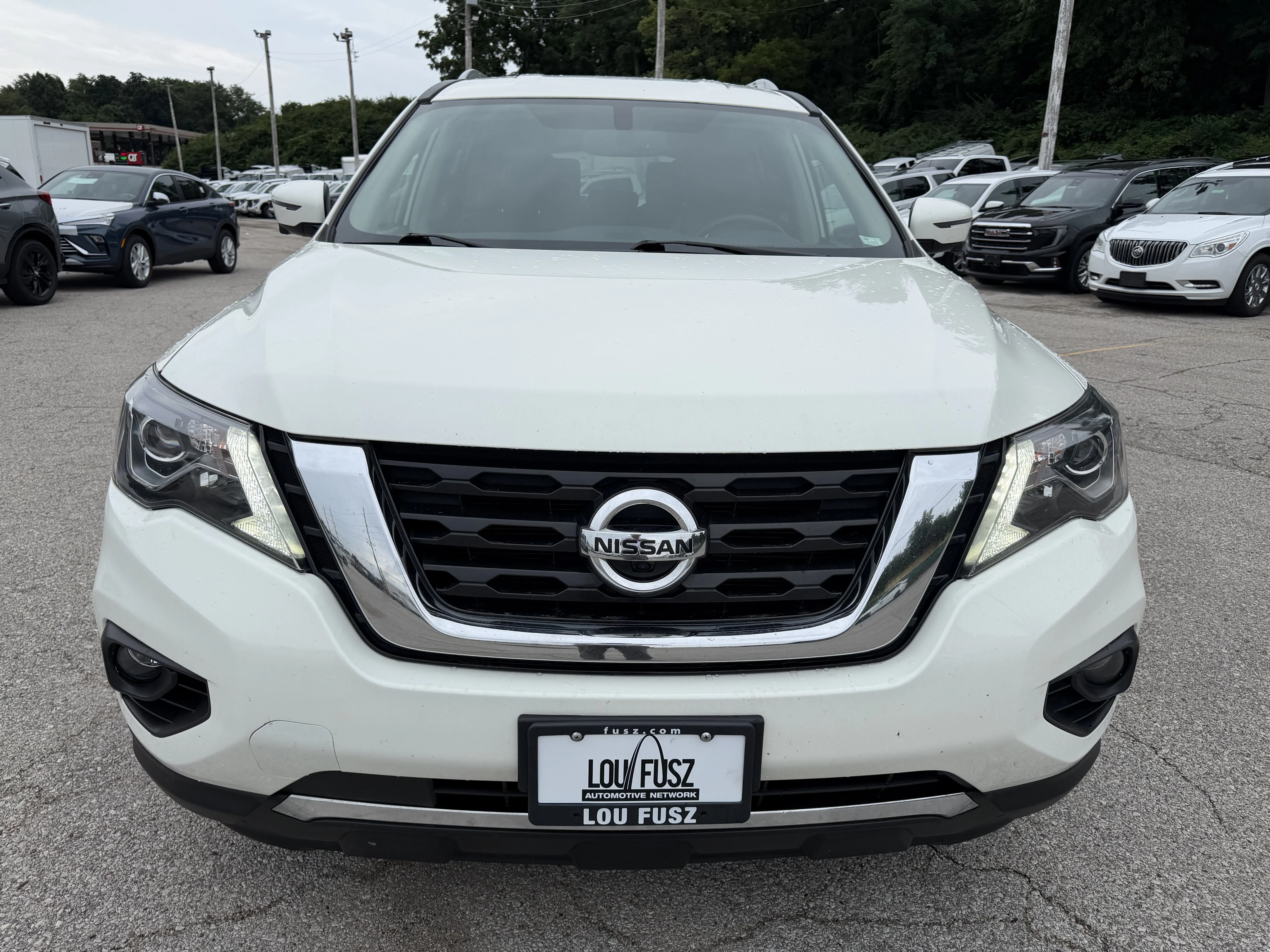 Used 2019 Glacier White Nissan SL image 2