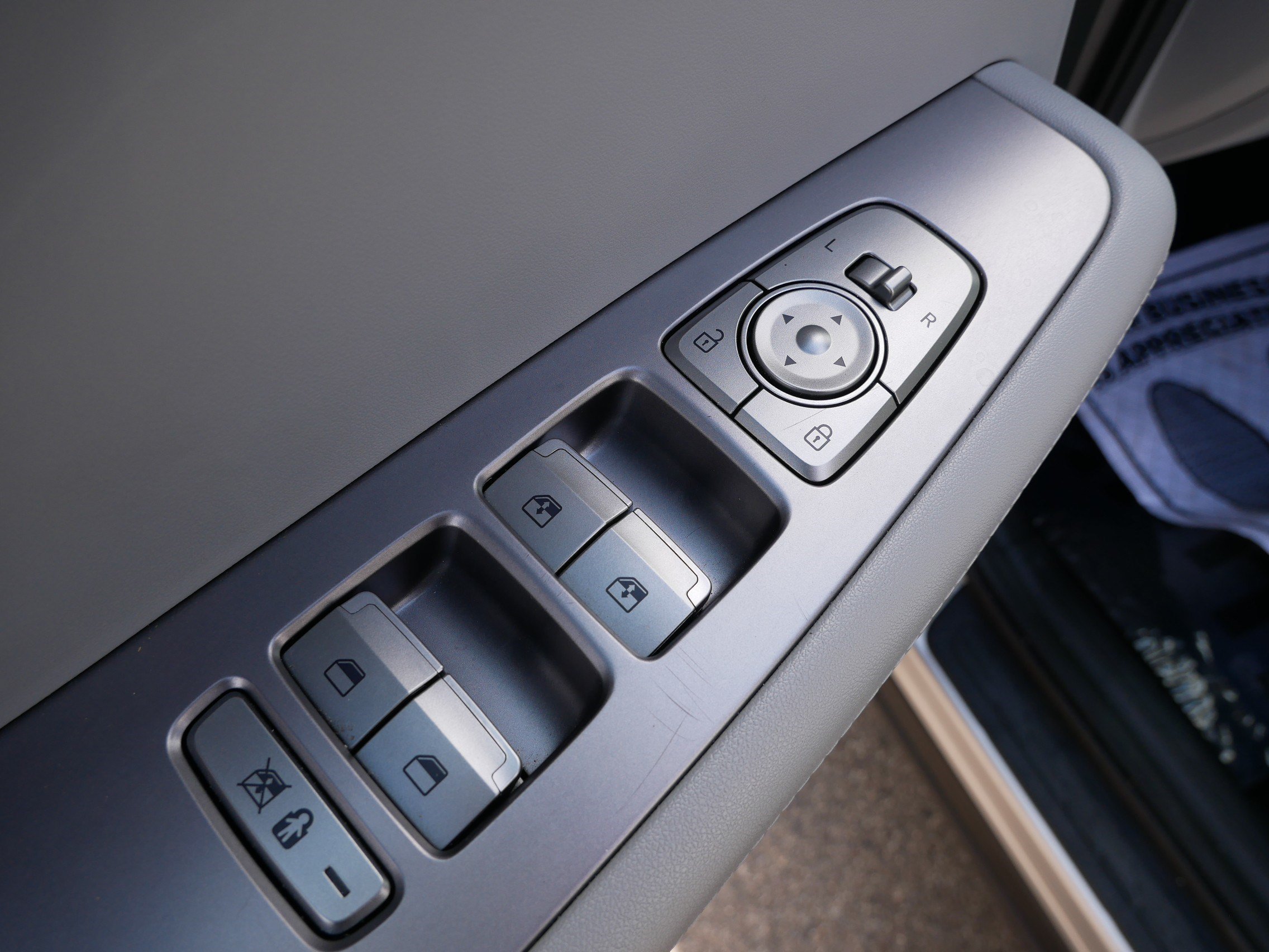 Used 2024 Typhoon Silver Hyundai SEL 7P image 18
