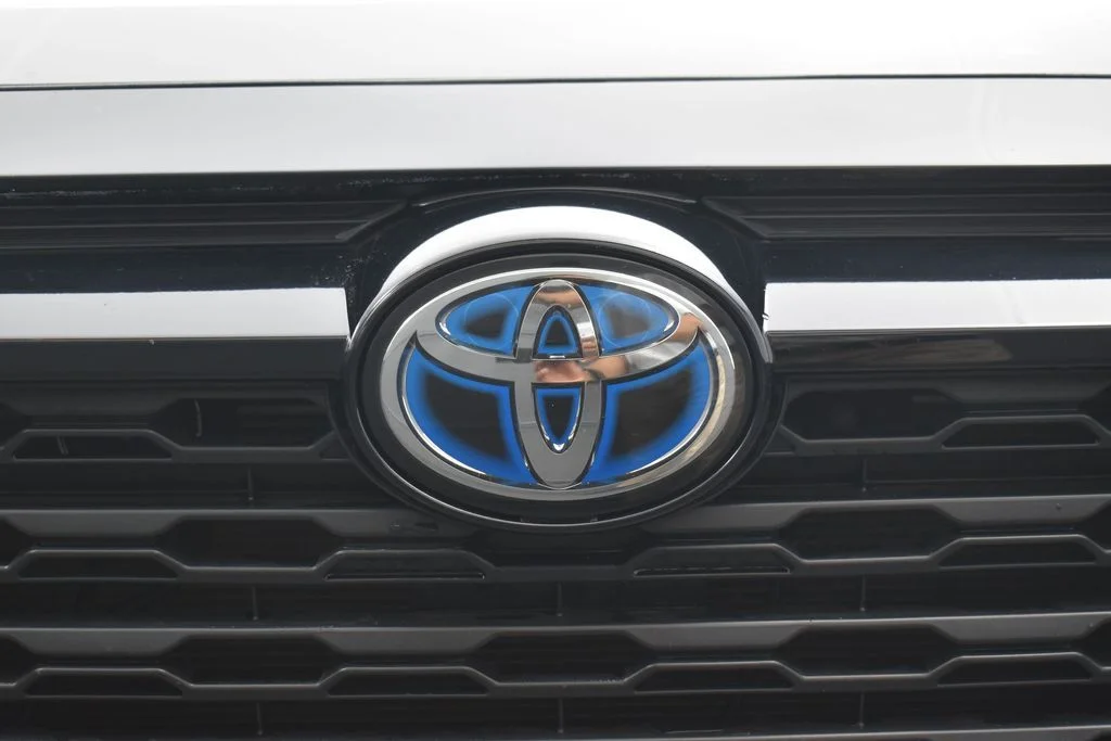 Used 2022 Black Toyota LE image 35