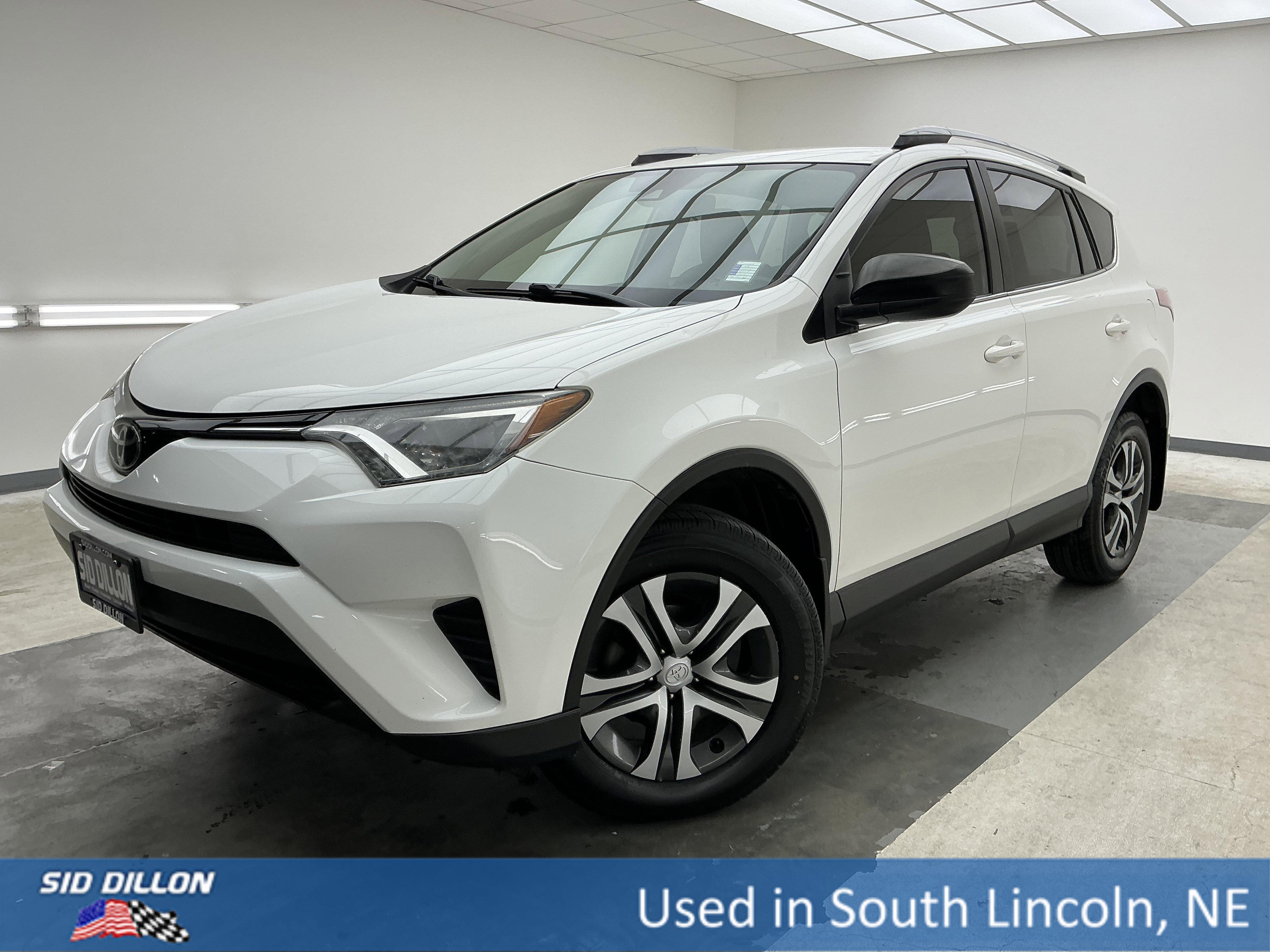 2018 Toyota RAV4 LE's photo