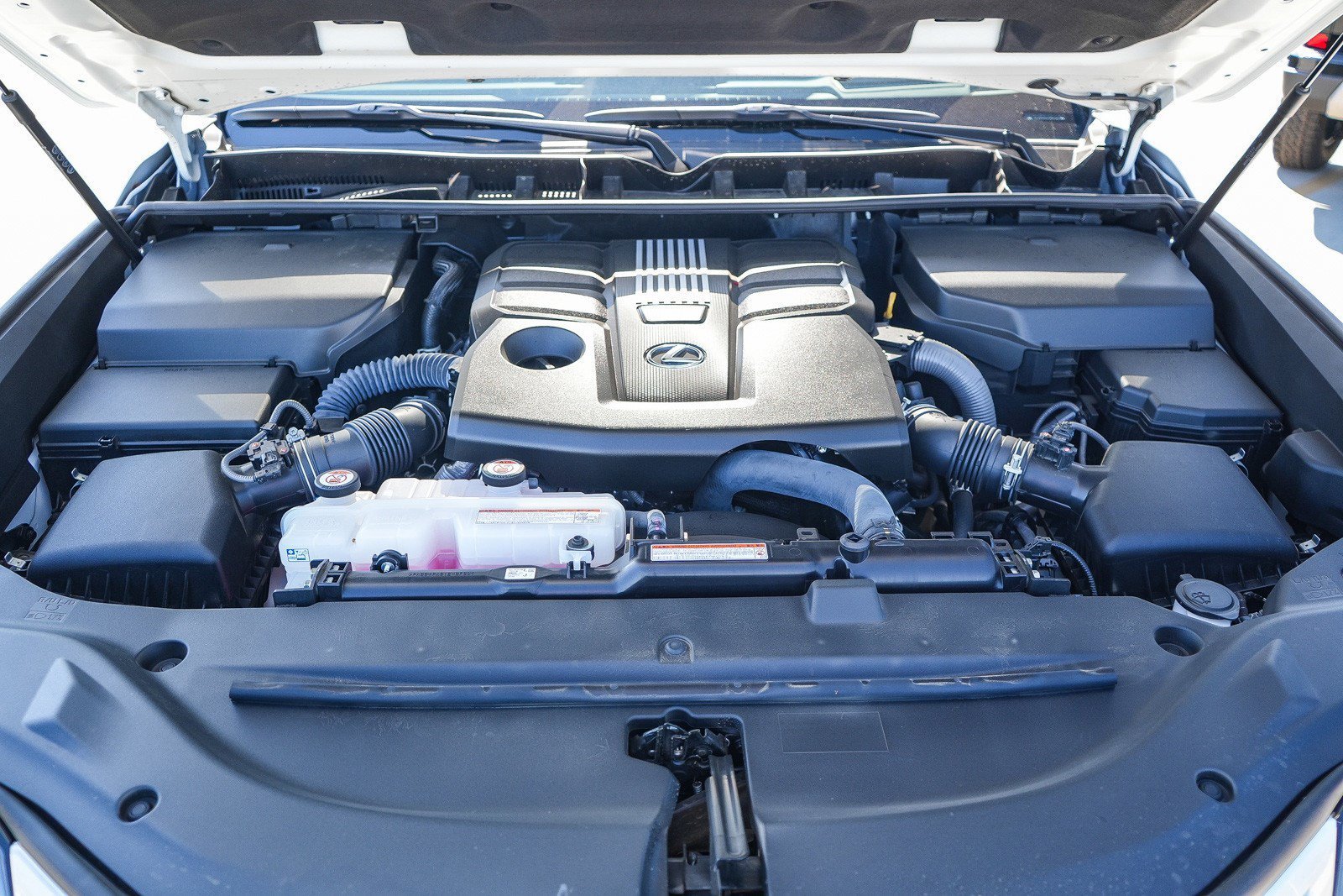 Certified Used 2026 Eminent White Pearl Lexus 600 Luxury image 27