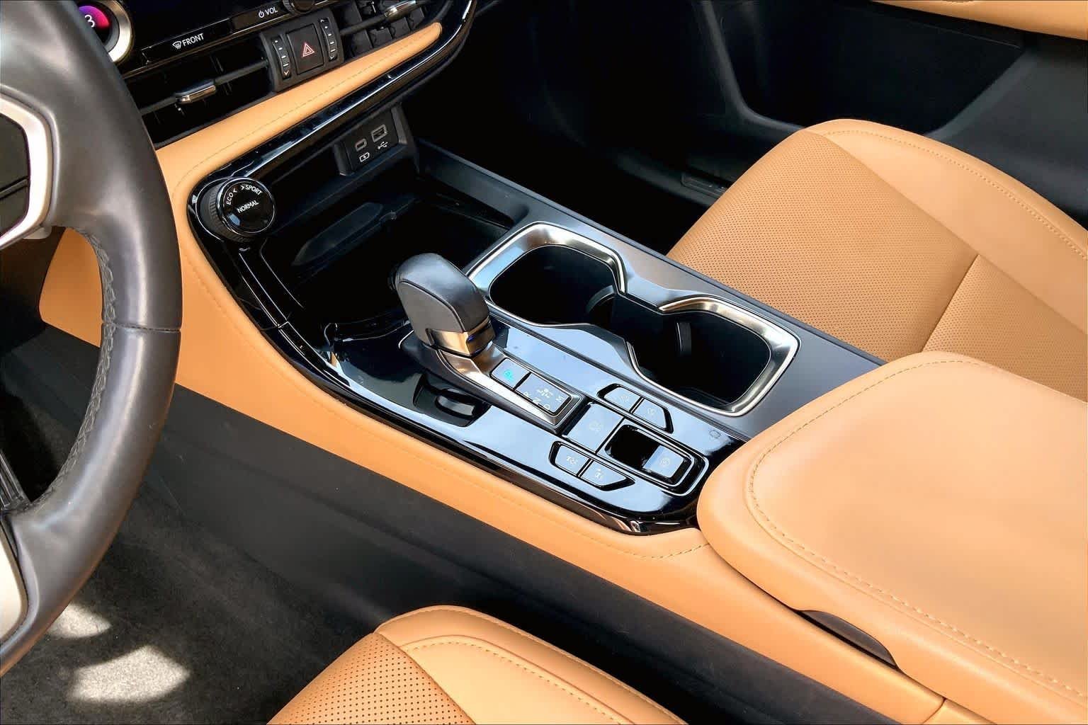 Used 2022 GRECIAN WATER Lexus Premium image 24