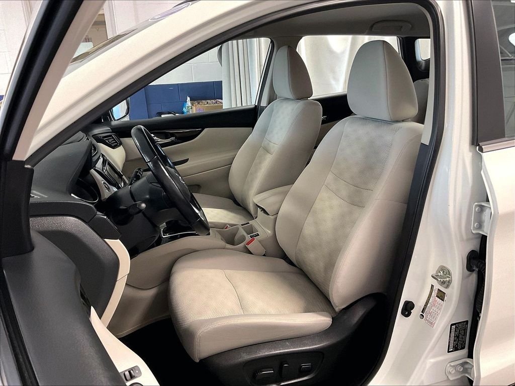 Used 2022 White Nissan SV image 10