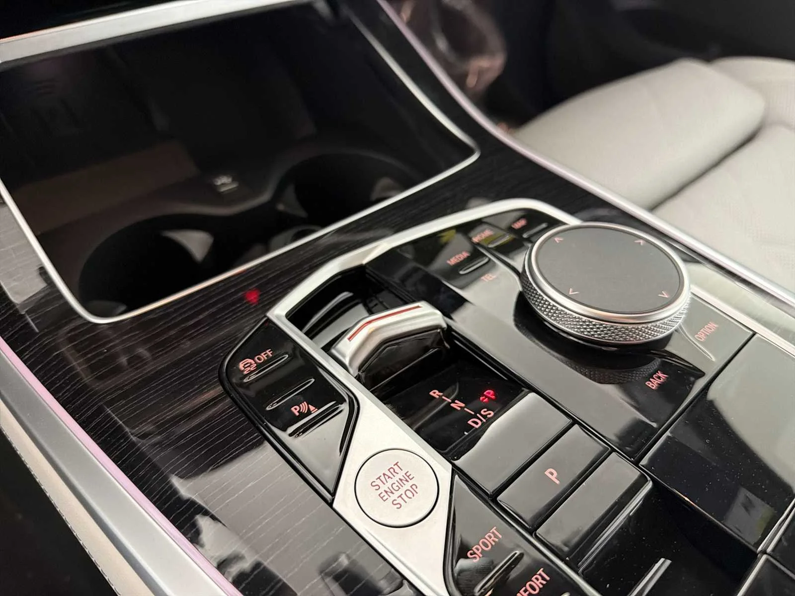 New 2026 Carbon Black Metallic BMW xDrive40i image 16