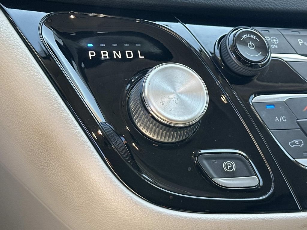 Used 2019 Blue Pearl Chrysler Touring L image 23