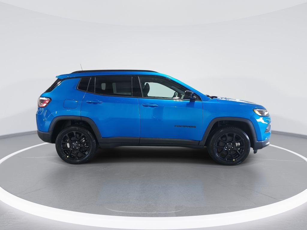 New 2026 Hydro Blue Pearl-Coat Exterior Paint Jeep Latitude image 9