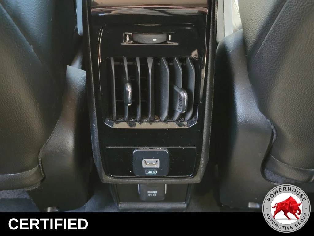 Used 2022 Black Jeep Latitude Lux image 17
