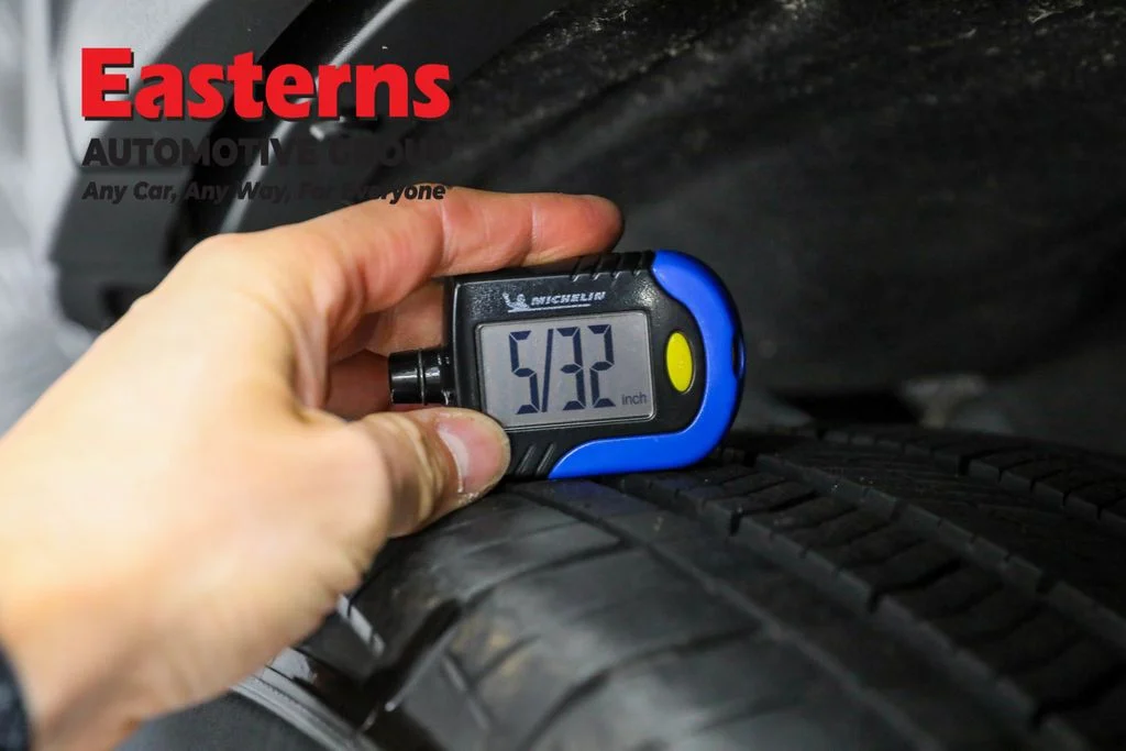 Used 2023 Gray Jeep Laredo image 28