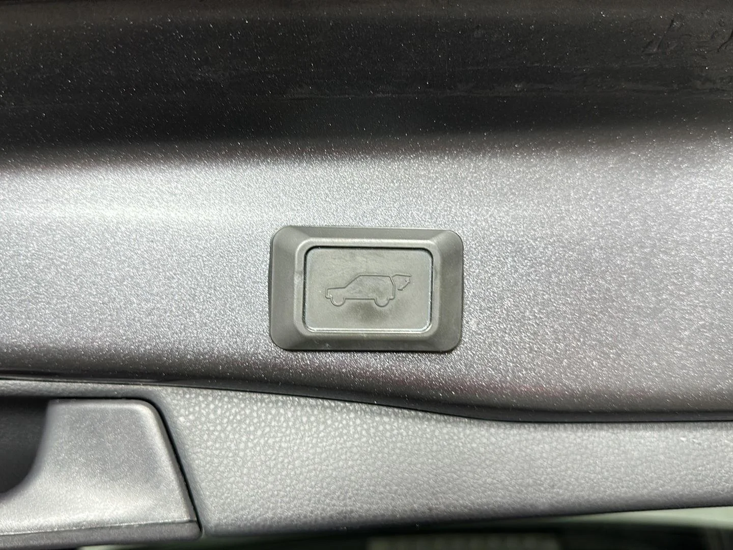Used 2022 Magnetic Gray Metallic Toyota XLE image 26