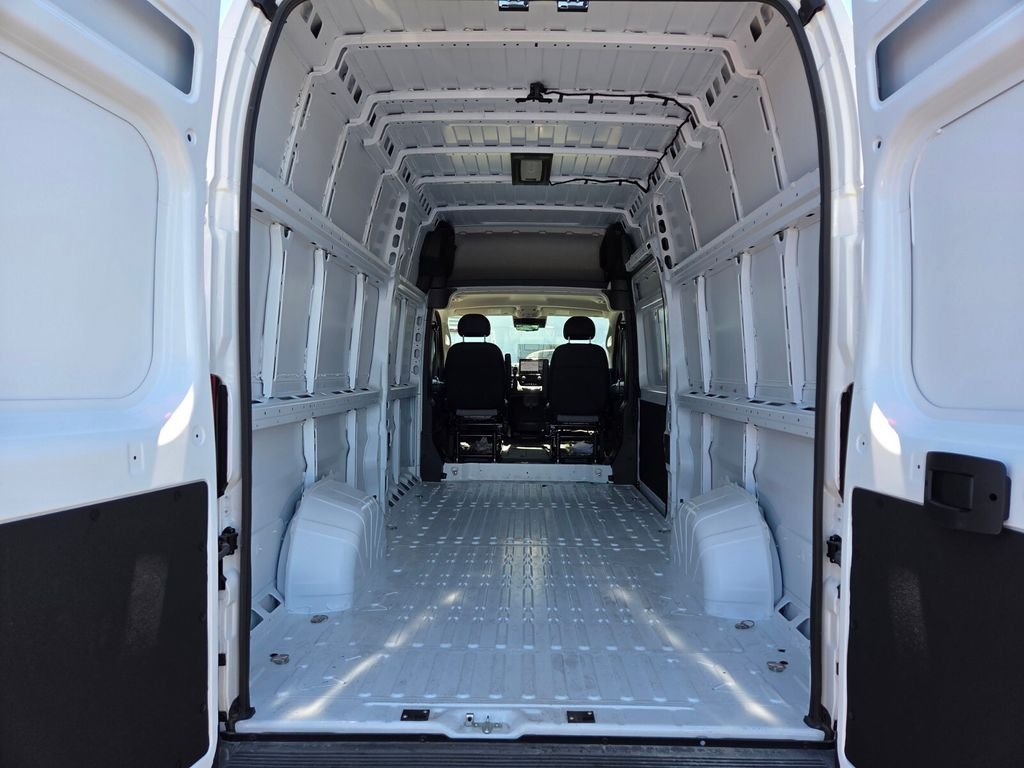 New 2025 Bright White Clear-Coat Exterior Paint RAM Super High Roof image 7