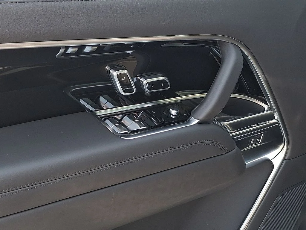 2026 Land Rover Range Rover SE - Photo 8