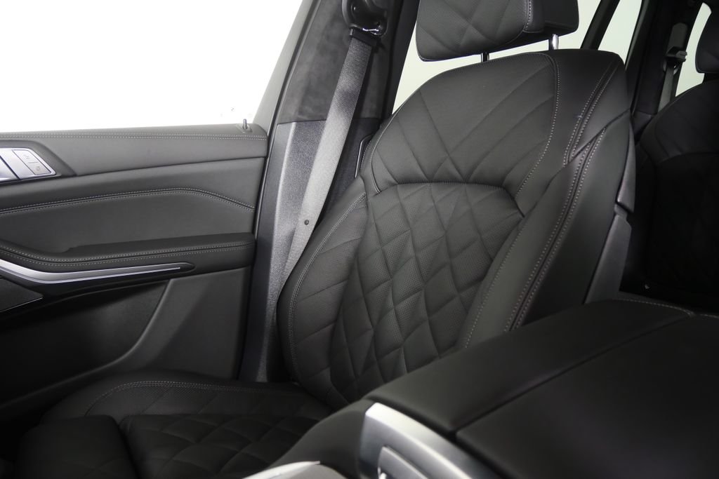 New 2027 Black Sapphire Metallic BMW xDrive40i image 25