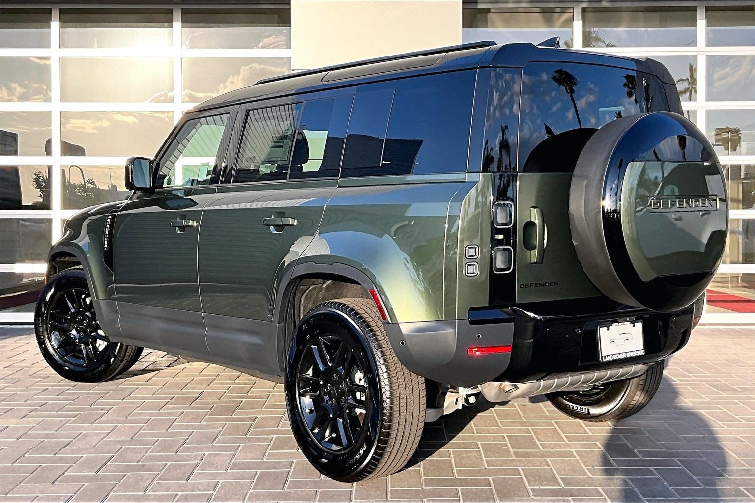 New 2026 Woolstone Green Land Rover S image 3