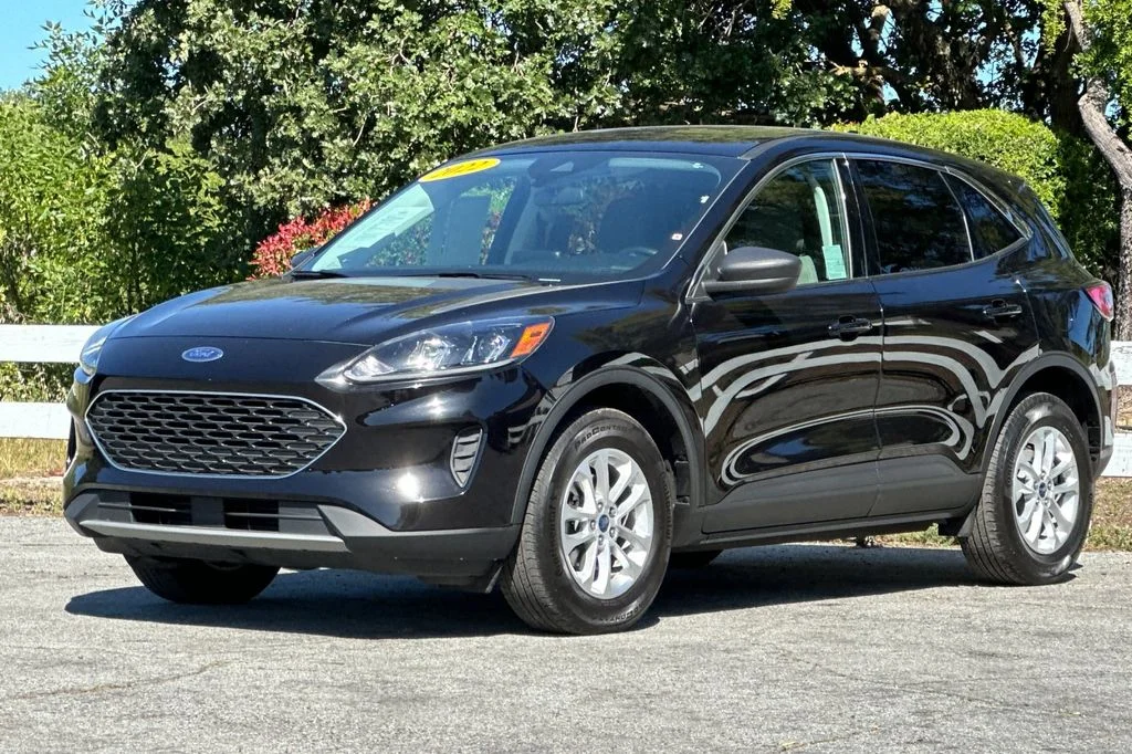 Used 2022 Black Ford SE image 10
