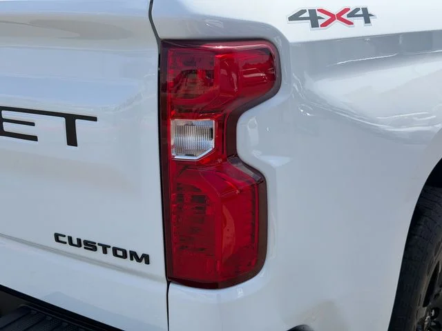 Used 2023 White Chevrolet Custom image 11