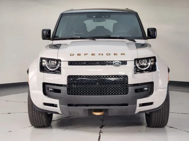 New 2026 Borasco Grey Metallic Land Rover OCTA image 15