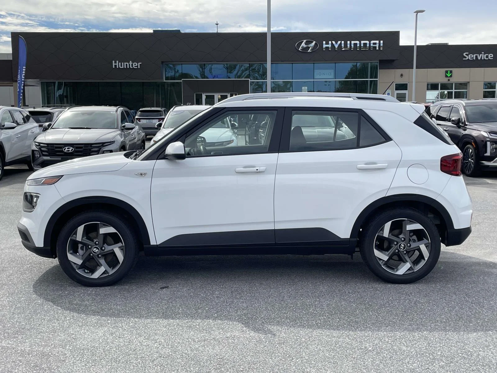 Used 2026 Lunar White Hyundai SEL image 25