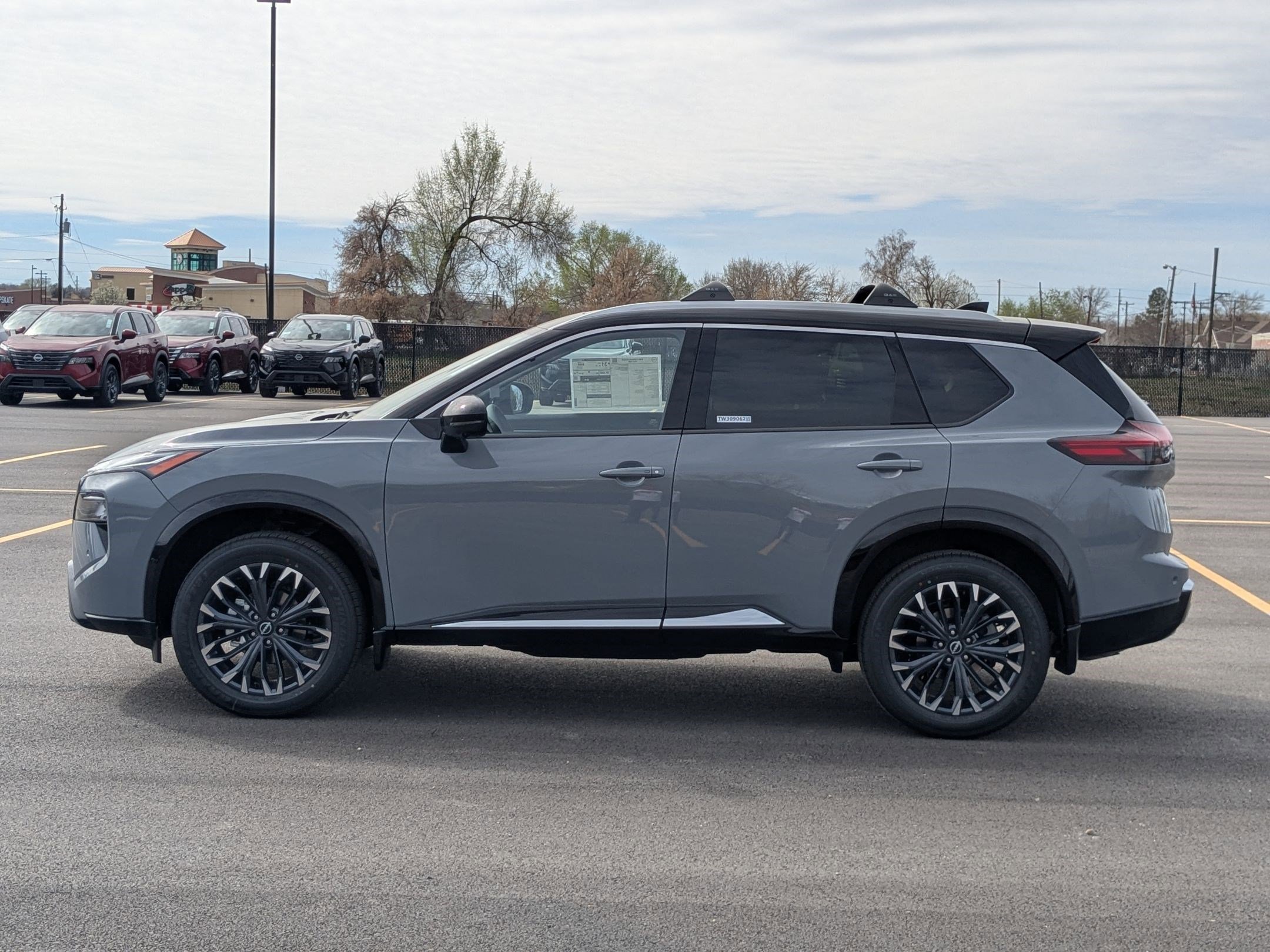 New 2026 Boulder Gray Pearl/Super Black Nissan Platinum image 7