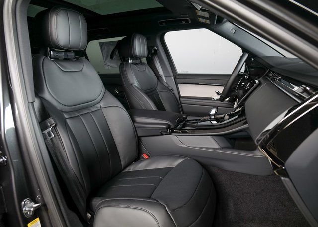 New 2026 Carpathian Grey Land Rover SE image 3