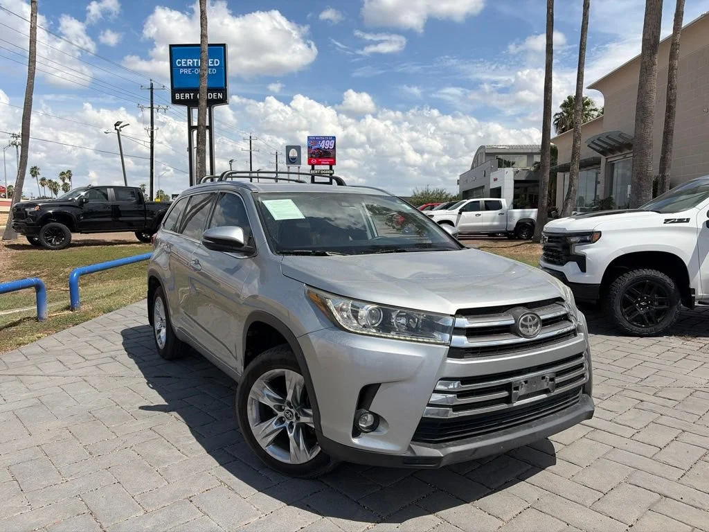 Used 2019  Toyota Limited image 1