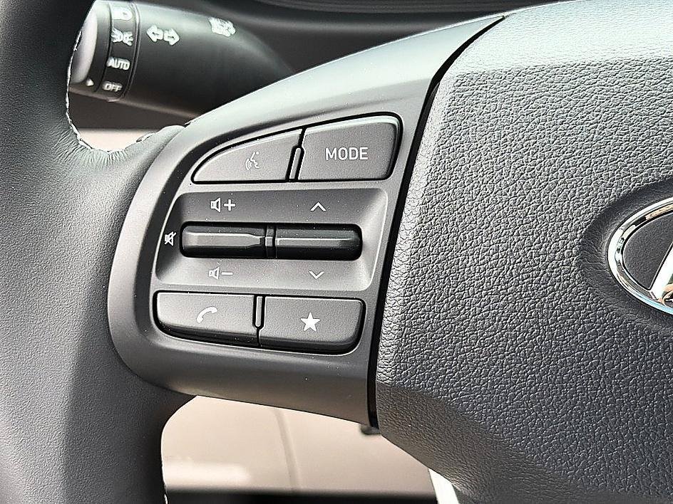 New 2026 Shimmering Silver Hyundai SEL image 32