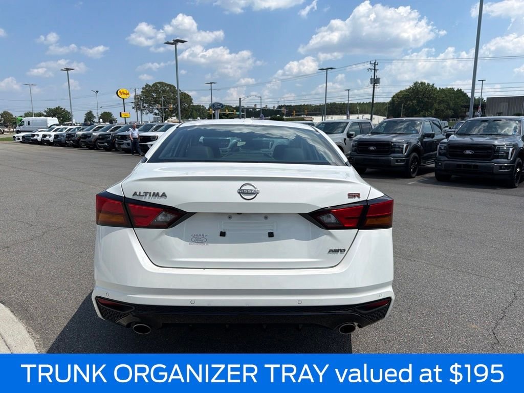 Used 2024 White Nissan 2.5 SR image 5