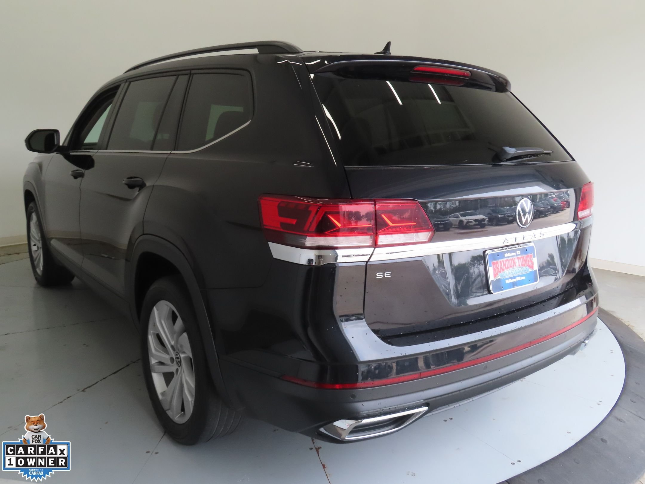 Used 2022 Black Volkswagen 2.0T SE w/Technology image 6