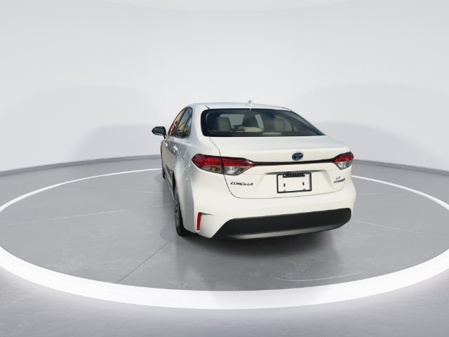Used 2023 White Toyota LE image 7