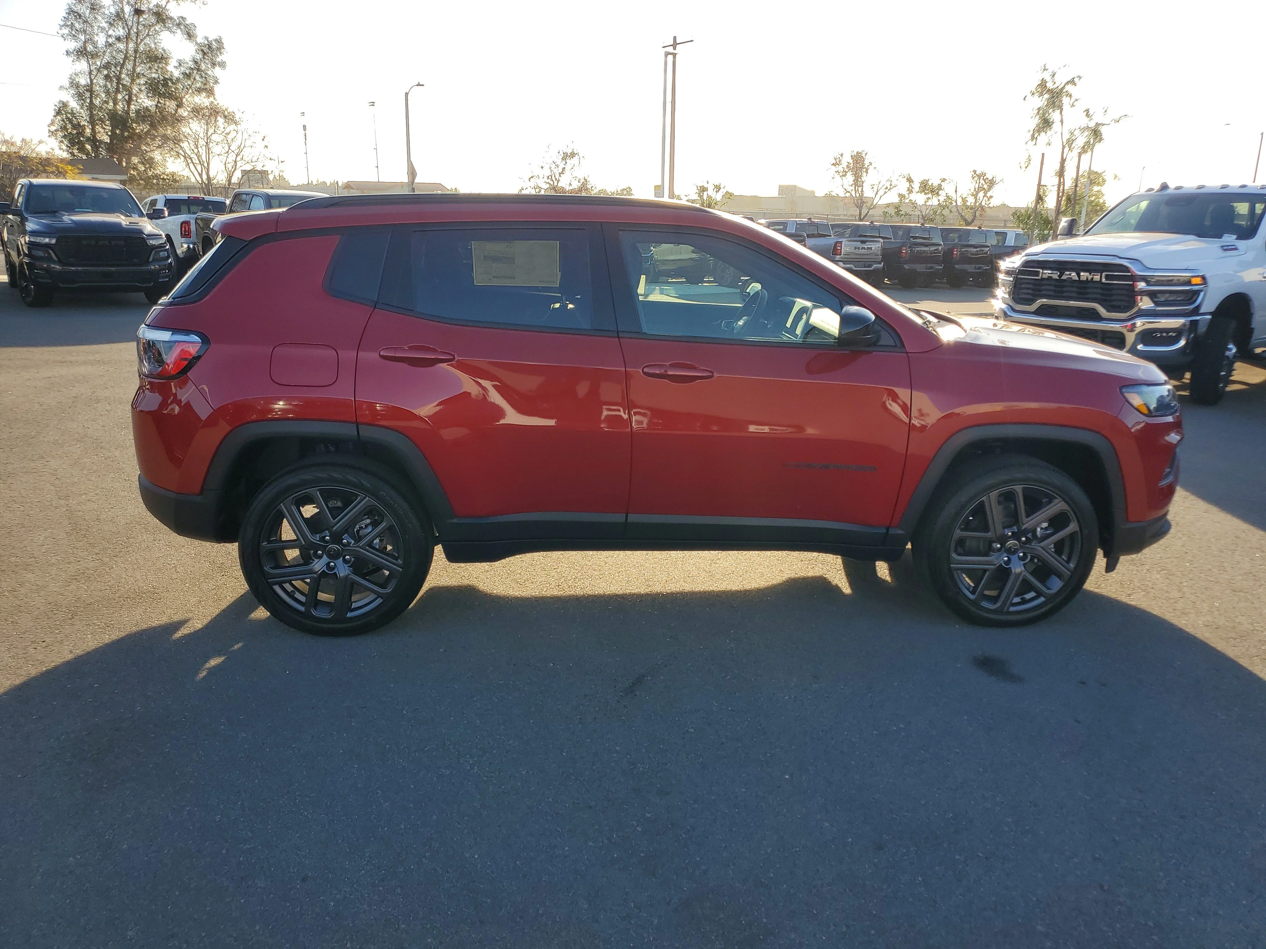 New 2026 Red Hot Pearl-Coat Exterior Paint Jeep Latitude image 6