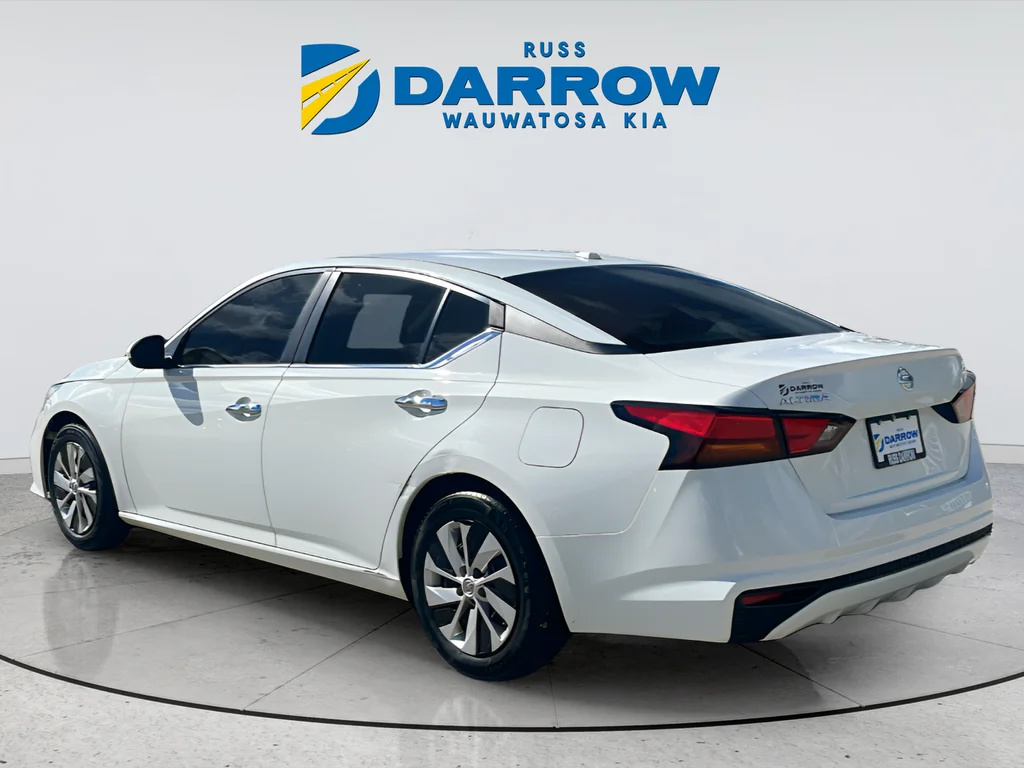 Used 2019 White Nissan 2.5 S image 3
