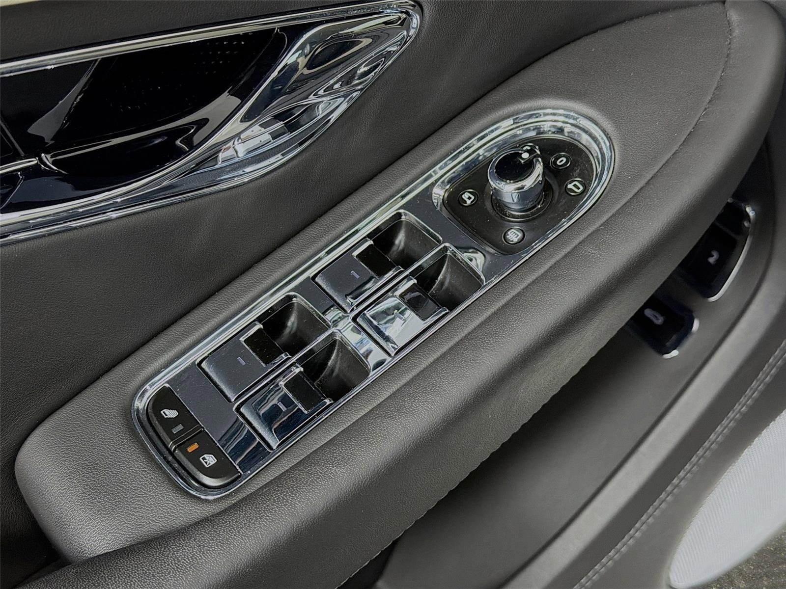 Used 2022 White Bentley V8 image 20