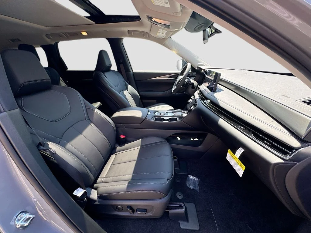 New 2027 HARBOR GRAY INFINITI Luxe FWD image 31