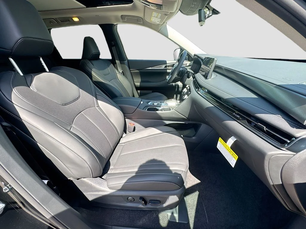 New 2027 MINERAL BLACK INFINITI Luxe FWD image 31