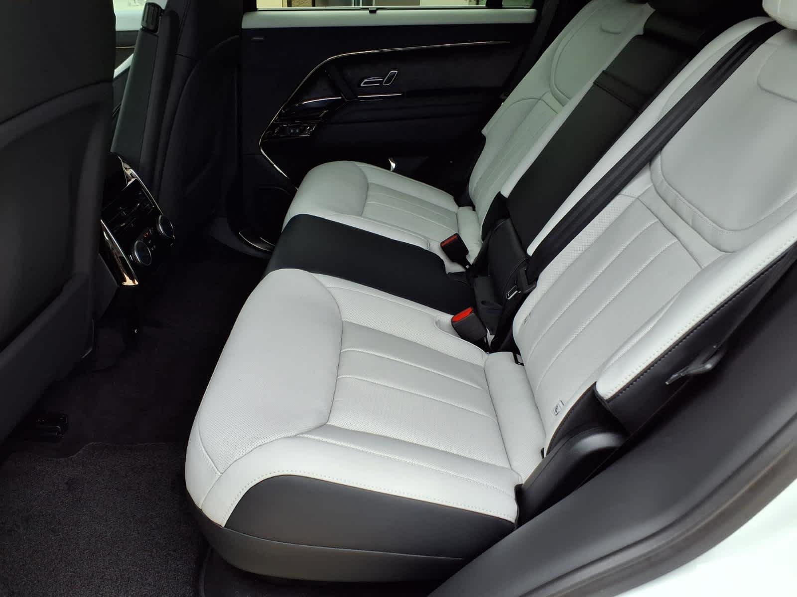 New 2026 Fuji White Land Rover Dynamic SE image 16