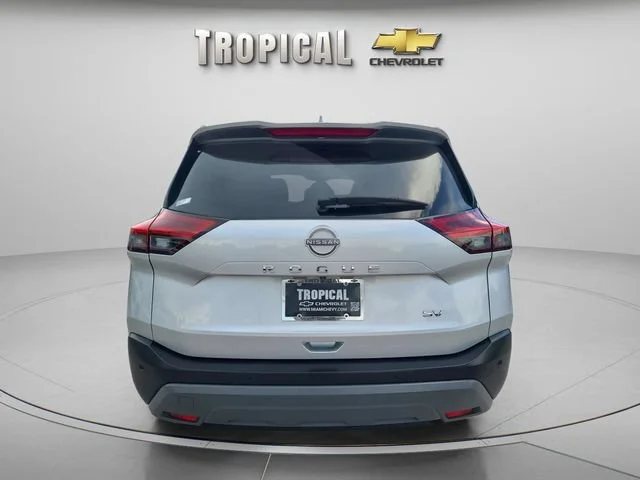 Used 2023 Silver Nissan SV image 4