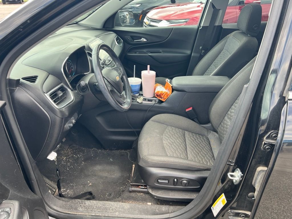 Used 2018 MOSAIC BLACK METALLIC Chevrolet LT image 4