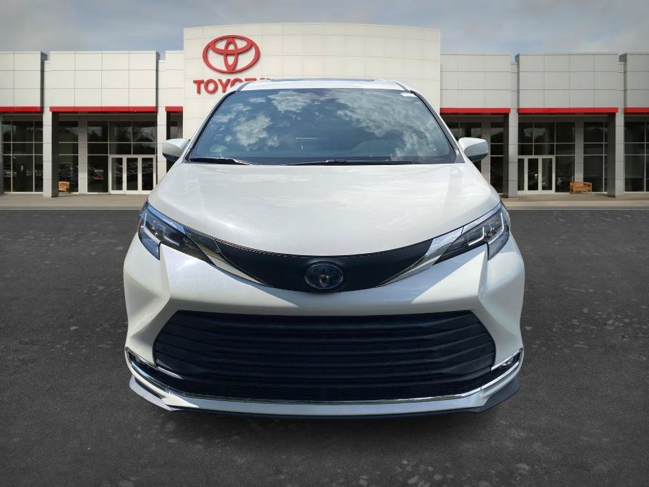 Used 2021 Blizzard Pearl Toyota XLE image 2