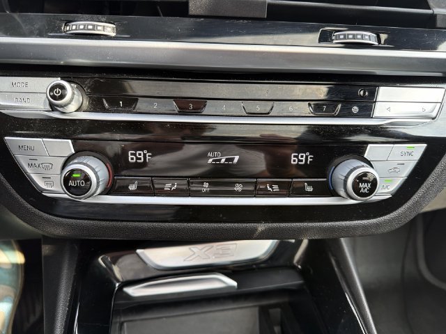 Used 2021  BMW xDrive30e image 28