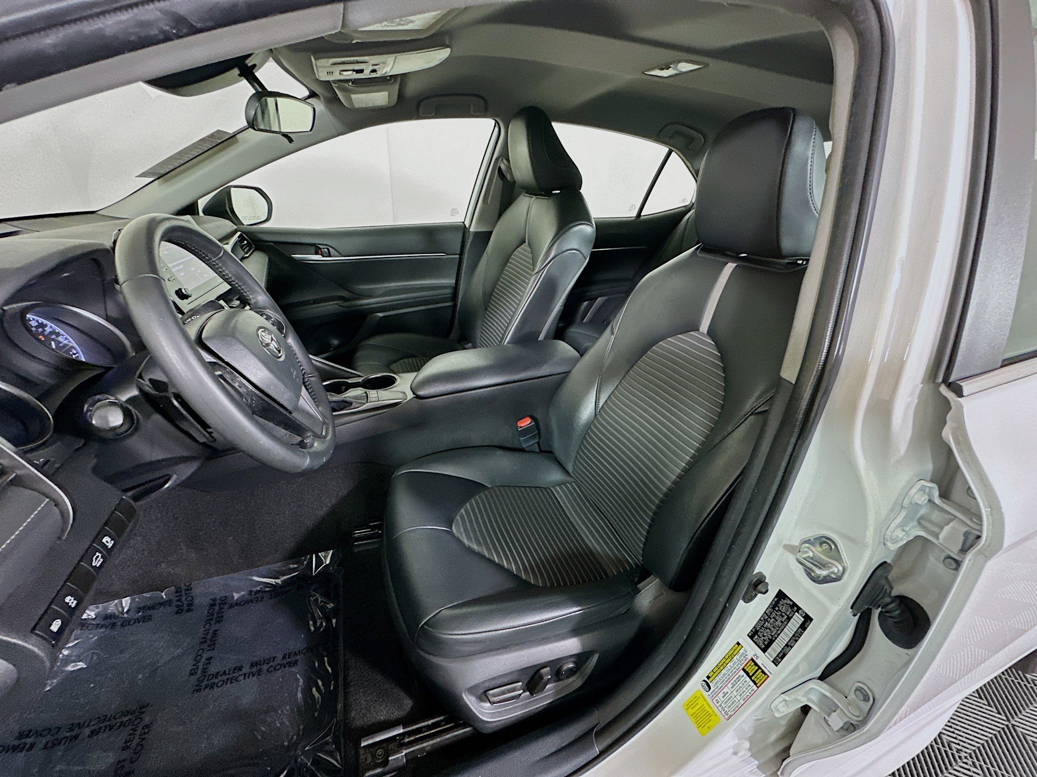 Used 2023 Ice Toyota SE image 11