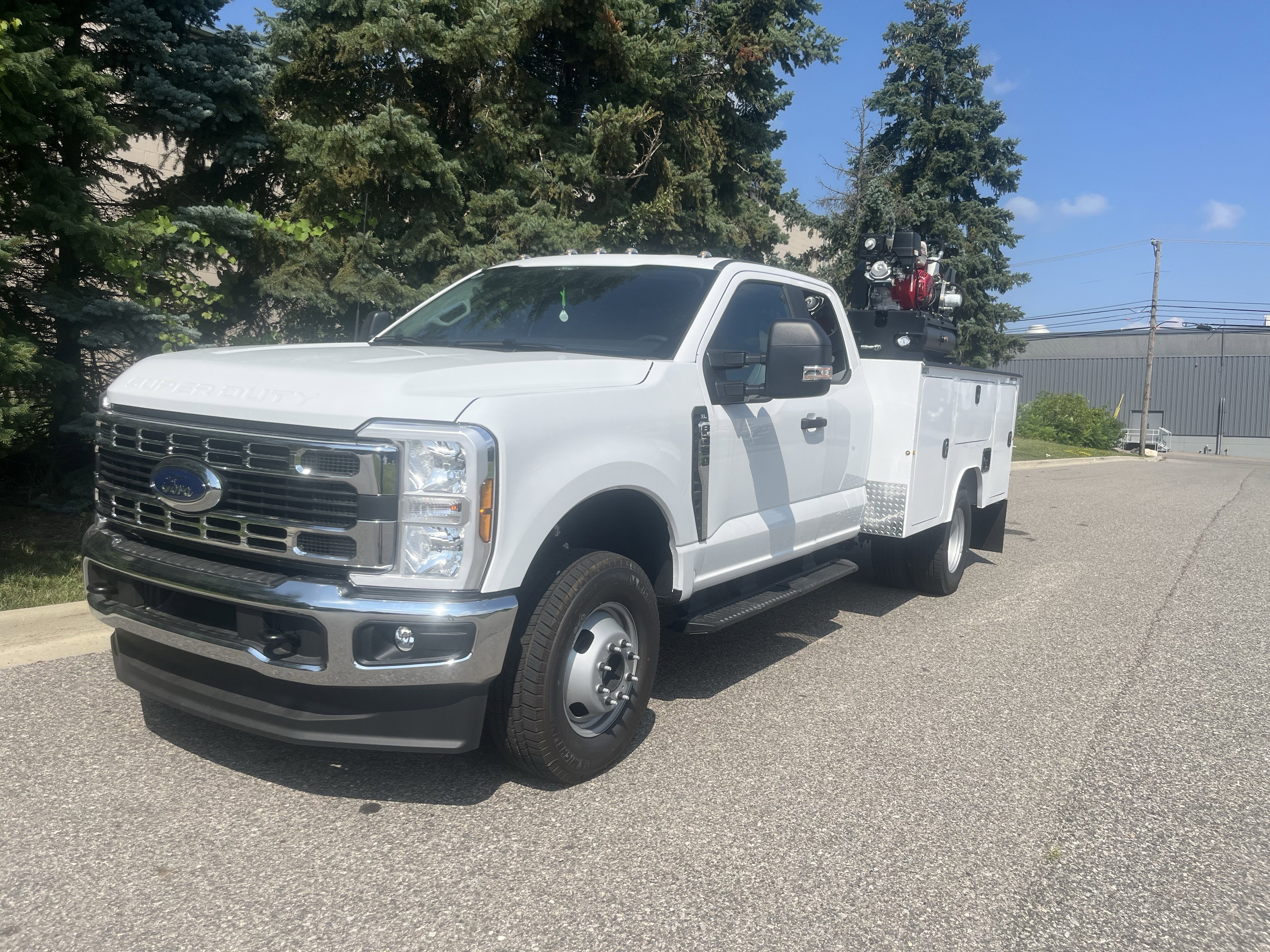 2025 Ford F-350 XL 4x4 SuperCab 168-In DRW's photo