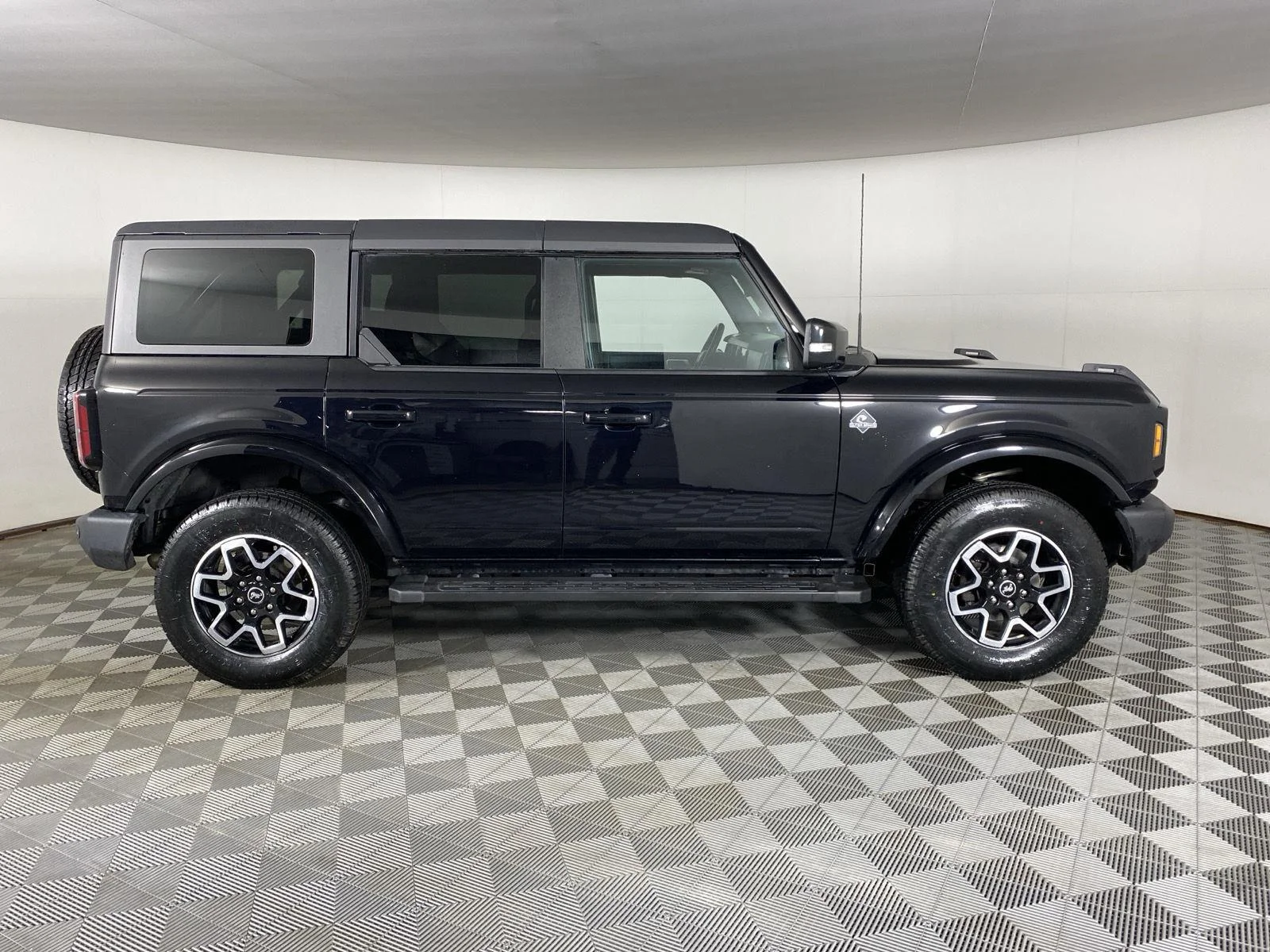 Used 2022 Shadow Black Ford Outer Banks Advanced image 18
