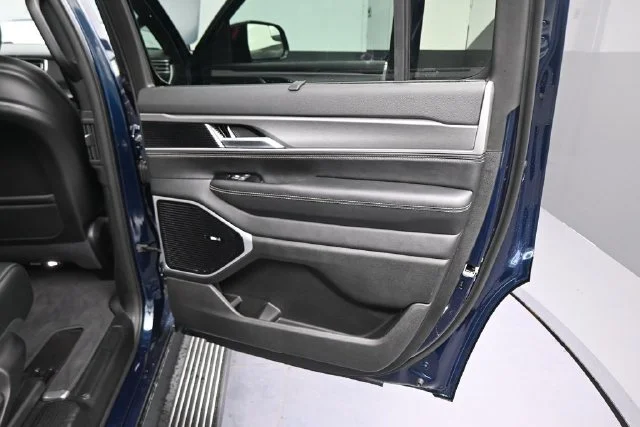 New 2026 Fathom Blue Pearl-Coat Exterior Paint Jeep Limited Reserve image 21