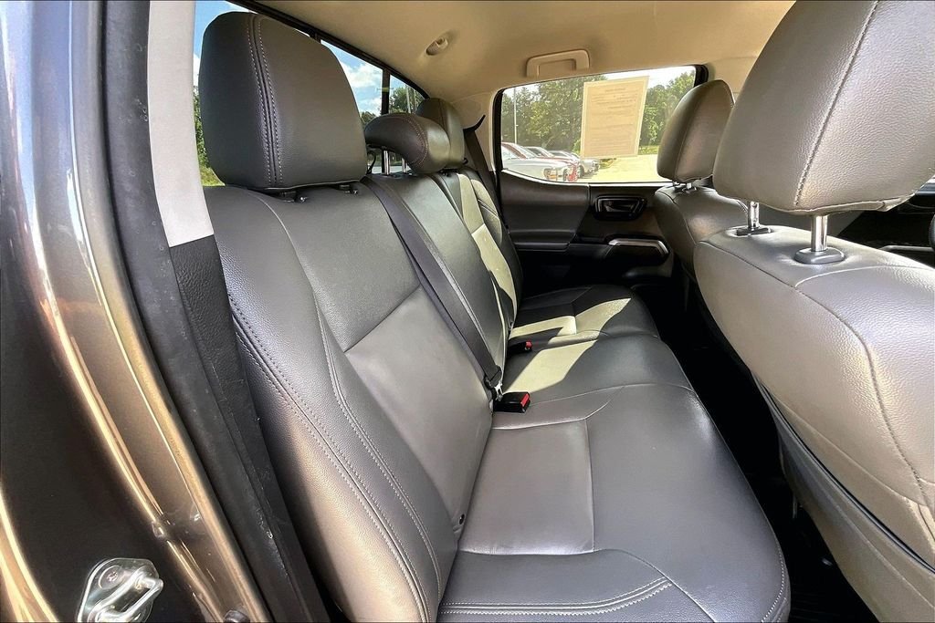 Used 2018 Gray Toyota SR5 image 26
