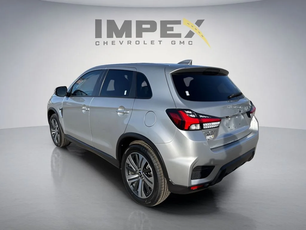 Used 2023 Silver Mitsubishi 2.0 ES image 3